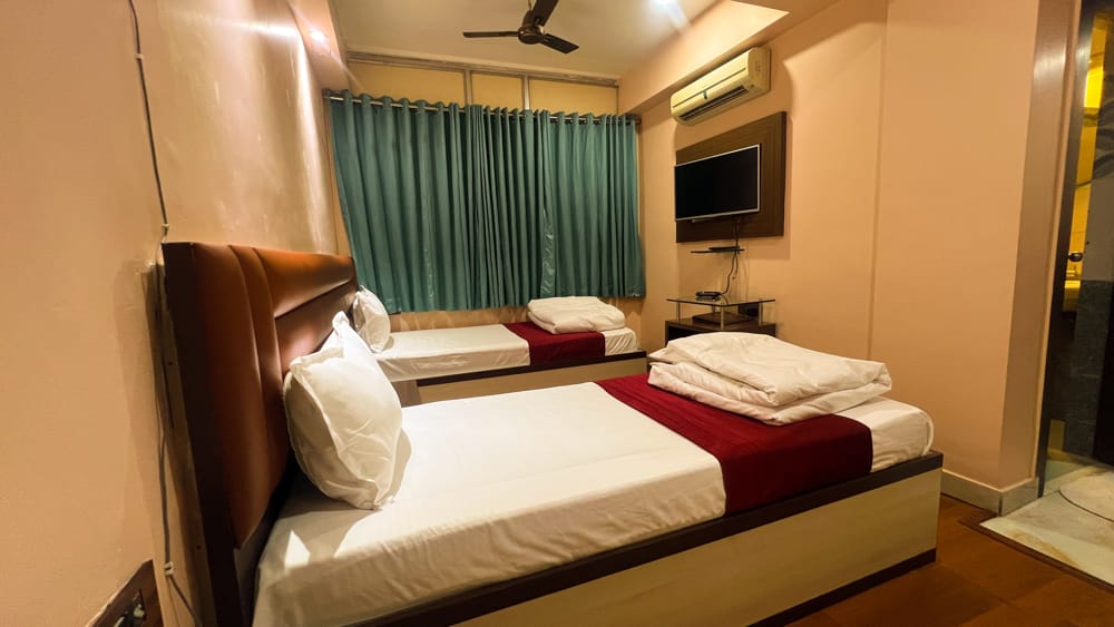 Standard twin beded room